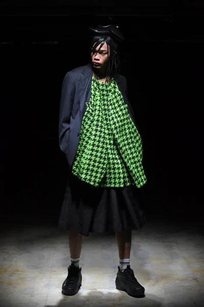 Look 16